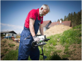 Świder ziemny spalinowy Zipper ZI-ELB70 w trakcie pracy