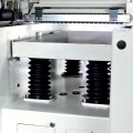 HOLZKRAFT minimax CU 410 elite s 32 Tersa - Podnoszenie stołu grubiarki ręczne za pomocą pokrętła ze wskaźnikiem.